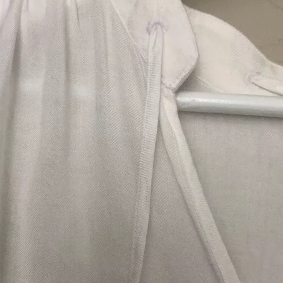 Cloth & Stone vneck top - Picture 2 of 3